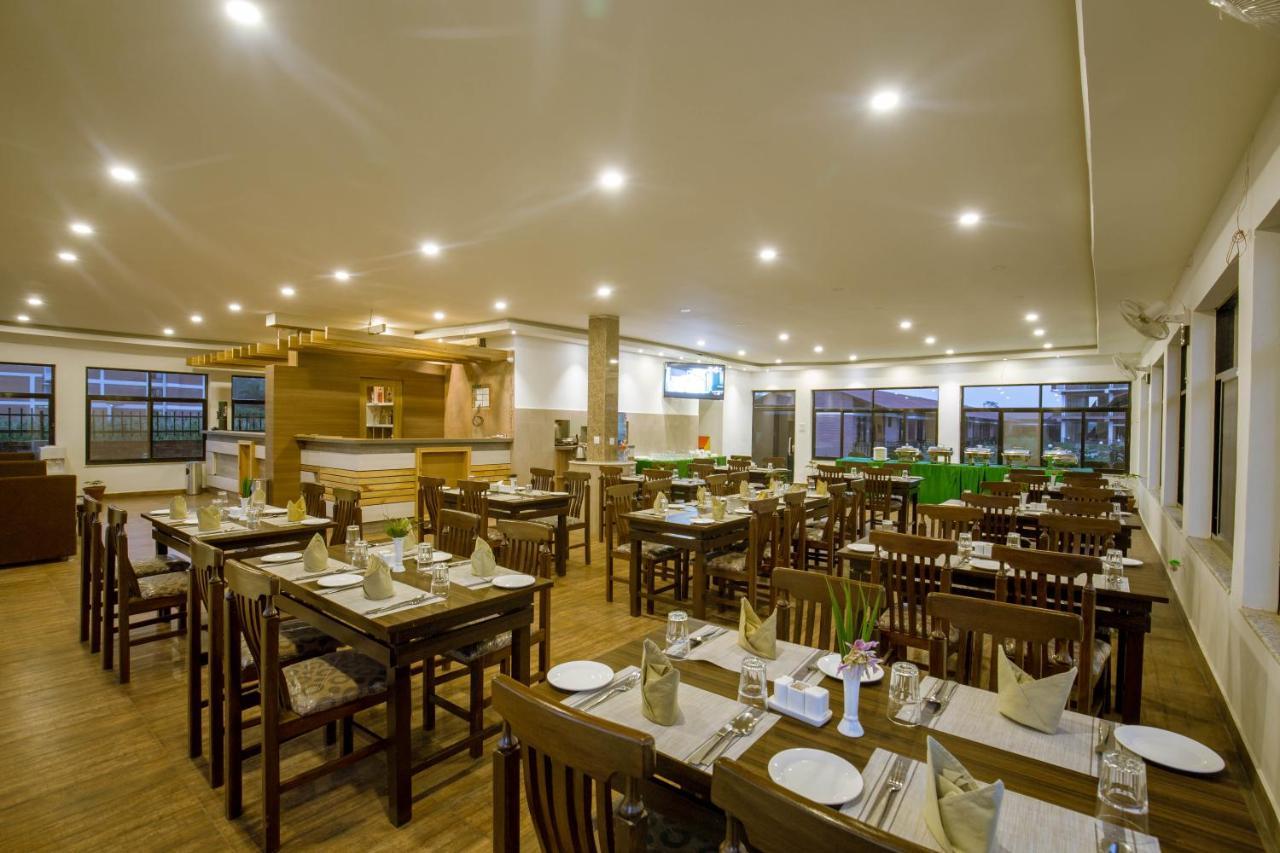 Vision Safari Pvt Ltd Hotel Sauraha Exterior foto
