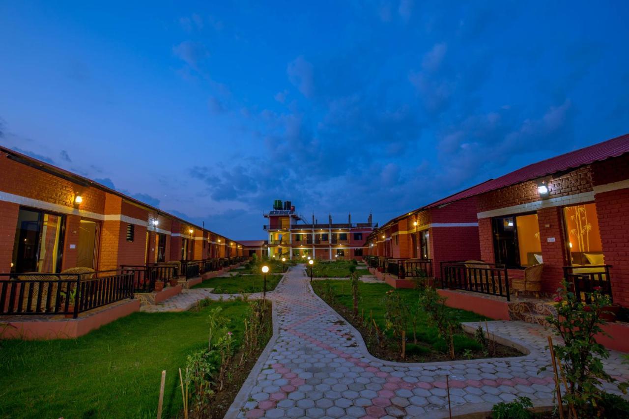 Vision Safari Pvt Ltd Hotel Sauraha Exterior foto