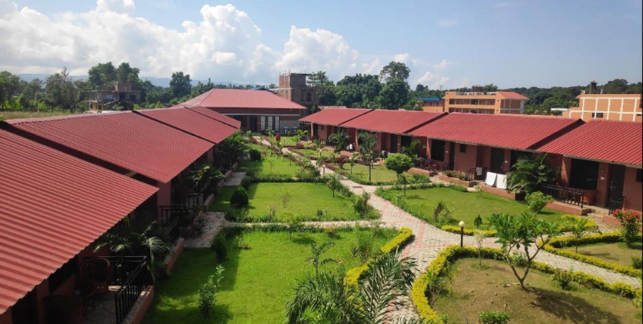 Vision Safari Pvt Ltd Hotel Sauraha Exterior foto