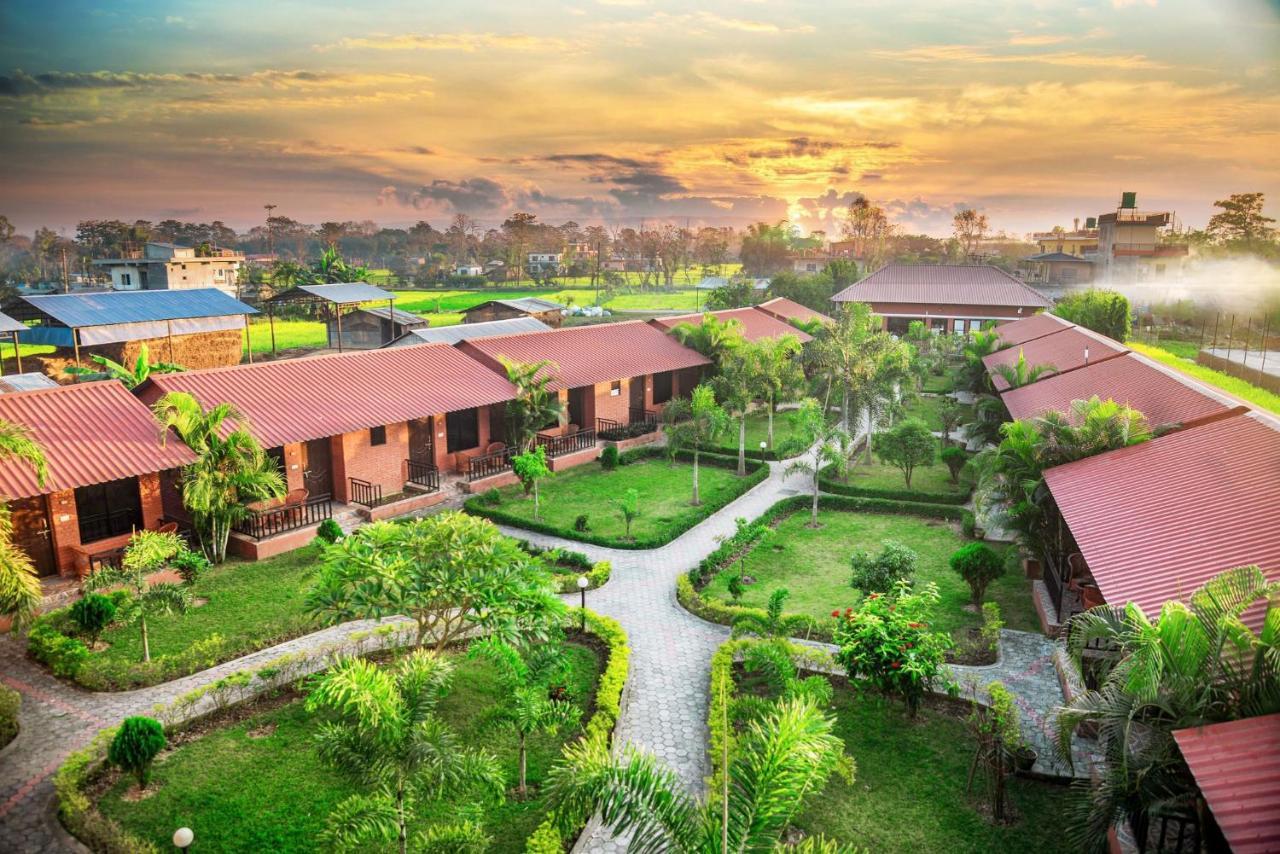 Vision Safari Pvt Ltd Hotel Sauraha Exterior foto