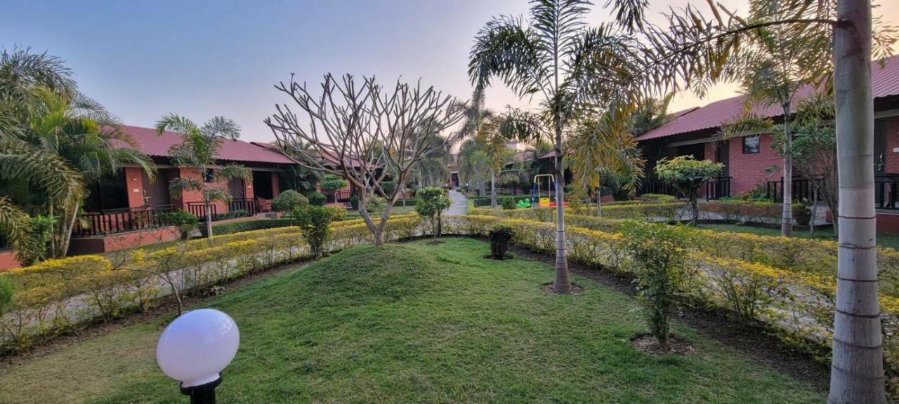 Vision Safari Pvt Ltd Hotel Sauraha Exterior foto