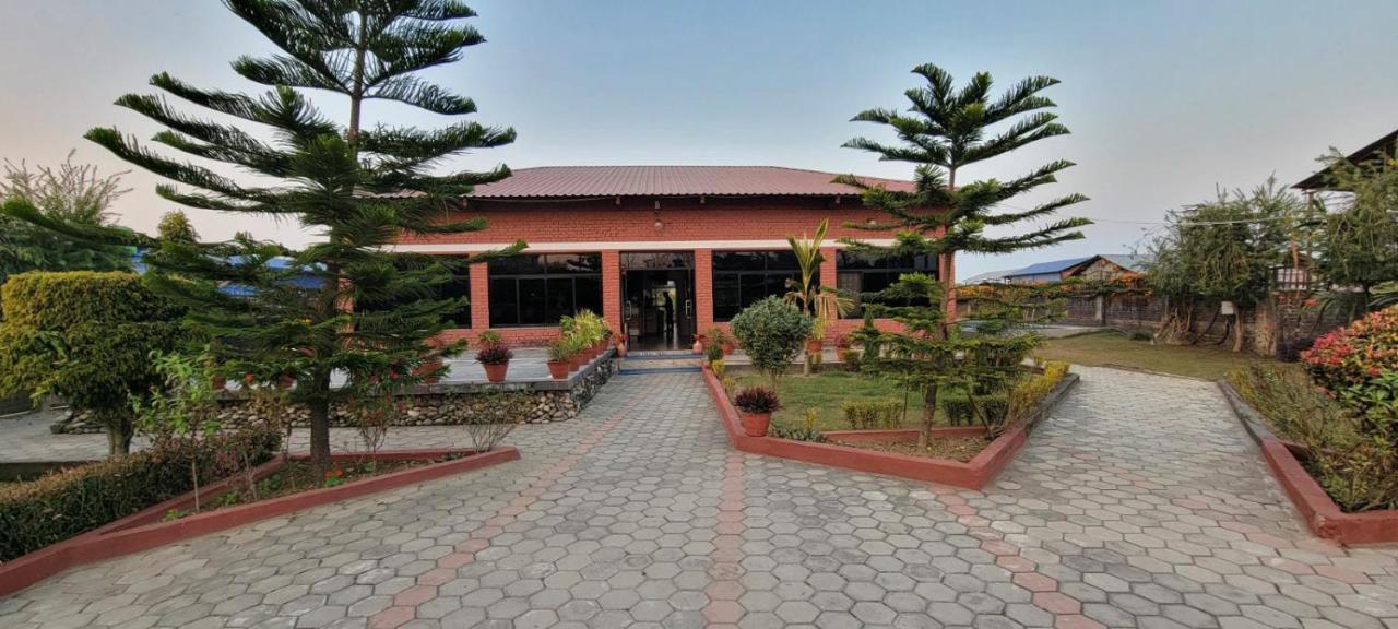 Vision Safari Pvt Ltd Hotel Sauraha Exterior foto