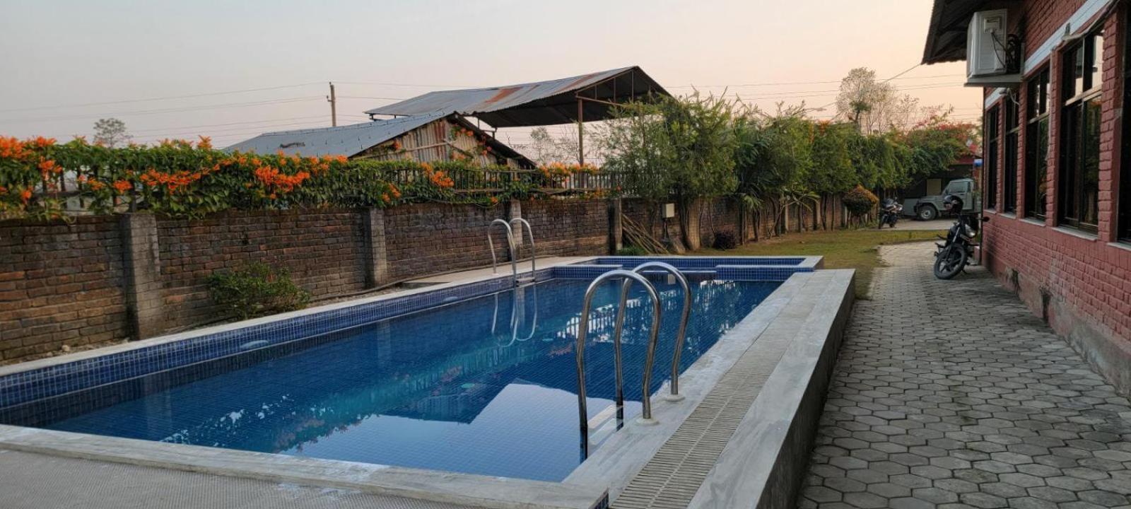 Vision Safari Pvt Ltd Hotel Sauraha Exterior foto
