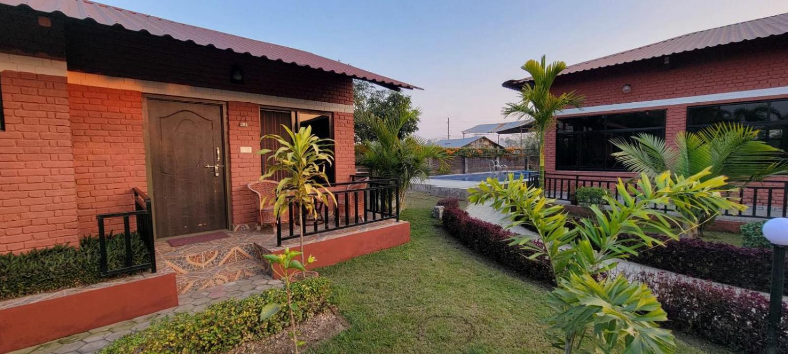 Vision Safari Pvt Ltd Hotel Sauraha Exterior foto