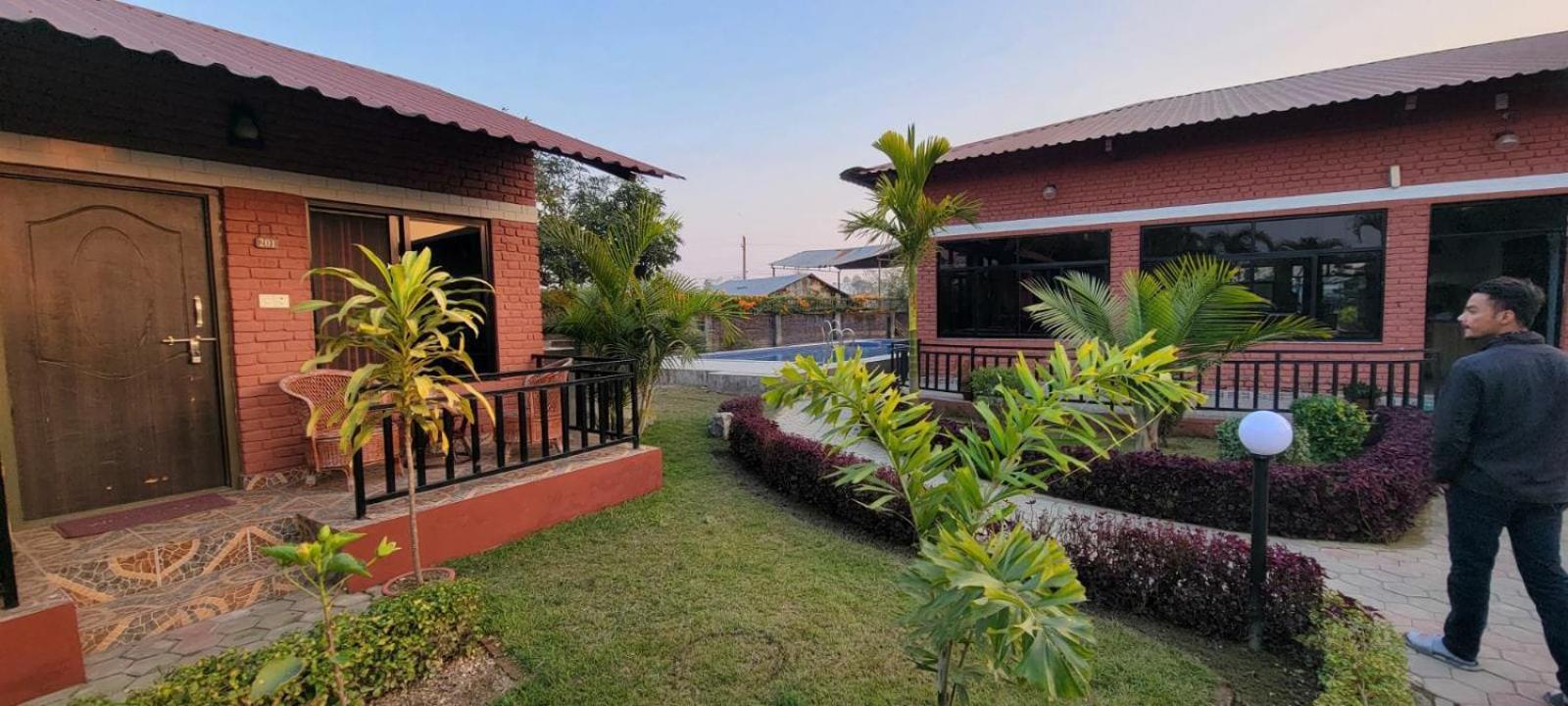 Vision Safari Pvt Ltd Hotel Sauraha Exterior foto