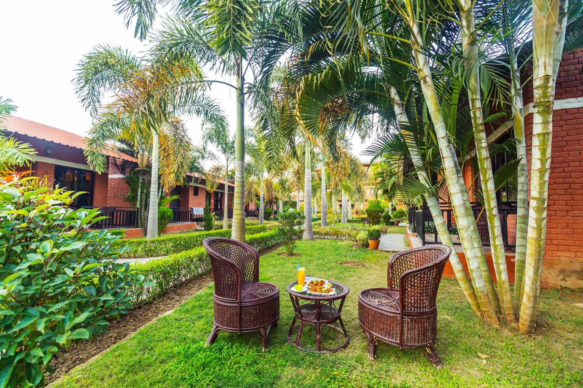 Vision Safari Pvt Ltd Hotel Sauraha Exterior foto