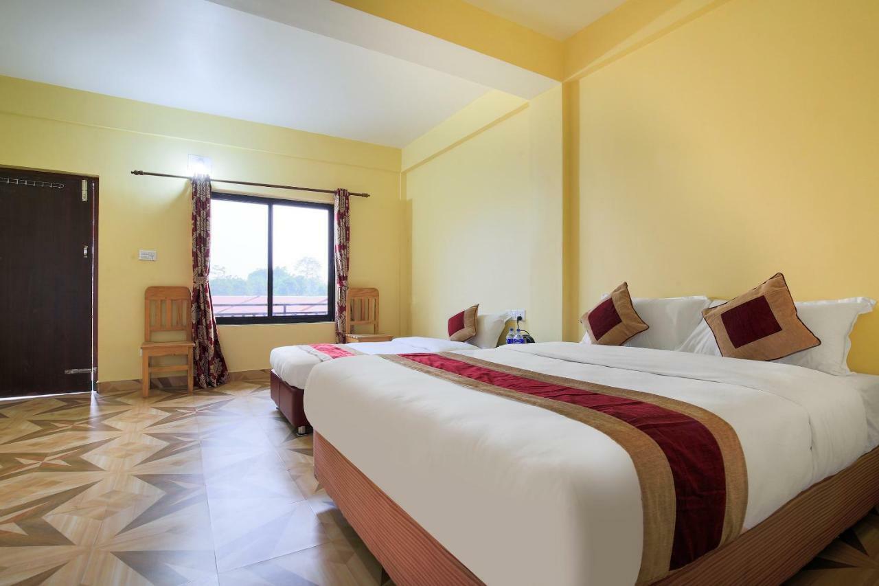 Vision Safari Pvt Ltd Hotel Sauraha Exterior foto