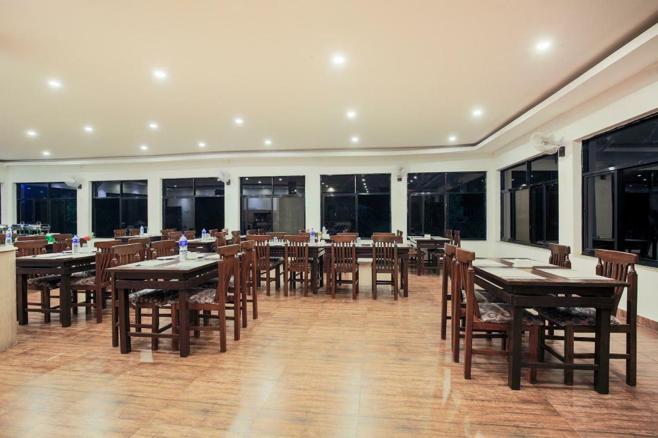 Vision Safari Pvt Ltd Hotel Sauraha Exterior foto